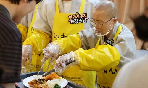 선재 스님 ‘흑백 요리사’ 그 당근국수로…‘청년밥심’ 공양했다