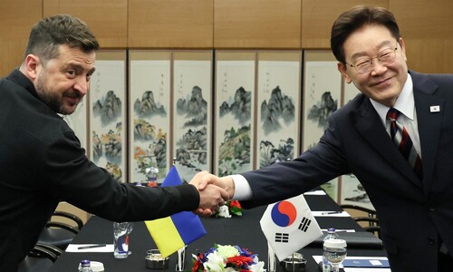 이 대통령·젤렌스키 “북한군 포로, 당사자 의사·국제법 부합하게 해결”…첫 정상회담 이 대통령·젤렌스키 “북한군 포로, 당사자 의사·국제법 부합하게 해결”…첫 정상회담