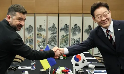 우크라가 공개한 ‘북한군 포로 송환’…민주 “정쟁 확대 말라” 국힘 “북한에 굴종”