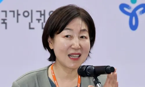 <font color="#FF4000">[단독] </font>인권위 토론서 “두들겨 맞아야 깨닫지”…이걸 존중한다는 인권위원 논란