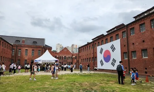“지금의 우리 만든 독립운동가들 존경” “유공자 후손 처우 개선해야”