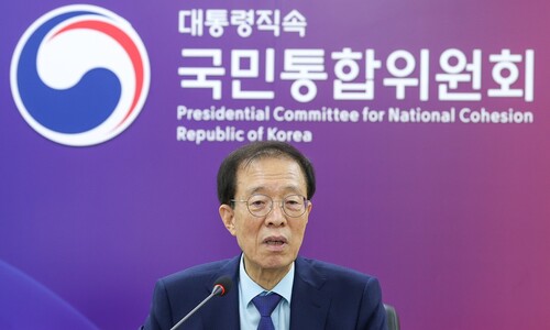이석연 통합위원장, 이 대통령에 탈당 공식 건의…박지원 “자다가 봉창” 이석연 통합위원장, 이 대통령에 탈당 공식 건의…박지원 “자다가 봉창”