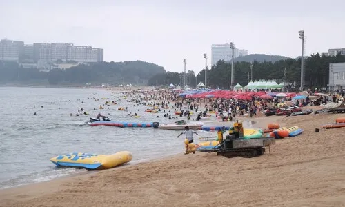 ‘처서’ 무색한 폭염…서울 33도·광주 35도, 곳곳에 소나기