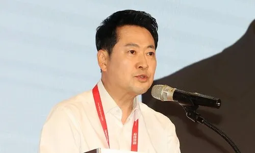 “이재명 탄핵 위해 웃통 벗고 싸울 것” 장동혁, ‘손봉기 반려’ 비판