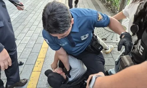 “수갑 채우고 목 눌러 제압”…방송의 날, 과잉 진압·체포 논란