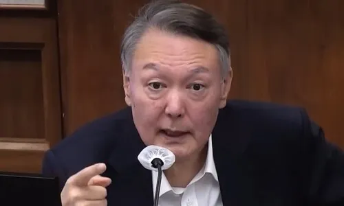 마이크 잡은 윤석열 “5·18 땐 밤 12시 이후 계엄…난 국회에 시간 주려 10시”