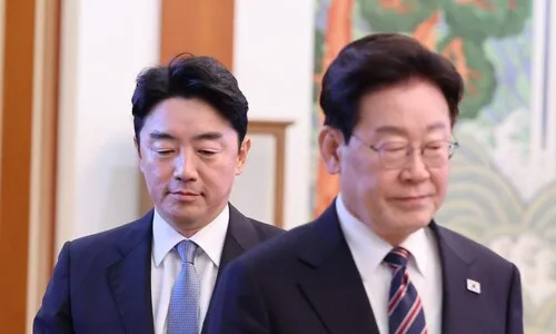 강훈식 사의, 정국 전환될지는 미지수…야당 ‘비선 인사’ 의혹 공세