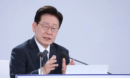 이 대통령 “한반도 전쟁 기도하는 우크라…국가 위신 문제, 묵과 못 해”