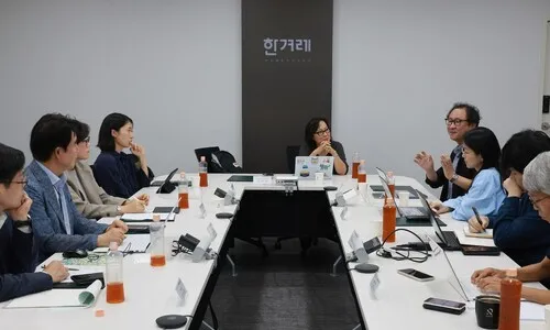 갈등 상황 ‘따옴표 중계’ 피로감…‘맥락 체크’ 역랑 키우길 <font color="#00b8b1">[한겨레열린편집위원회]</font>