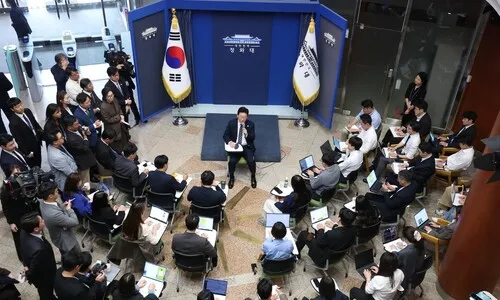 이 대통령 “주식시장 매우 저평가…조만간 필요한 조치”