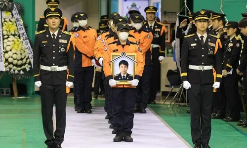 “인화 물질” 보고에도, 4분 뒤 “진압”…순직 소방관 지휘부 현장 지시 논란