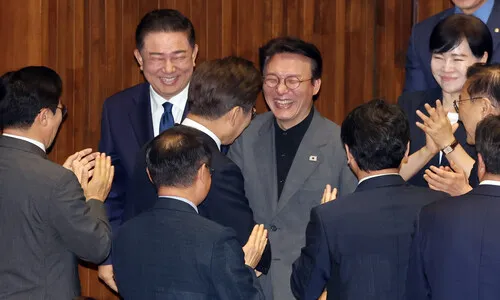 ‘김민석 총리’ 여론 왜 나쁘지 않을까…한덕수와 비교하면 답 있다