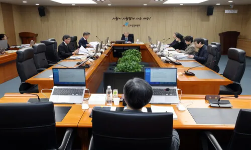 <font color="#FF4000">[단독]</font> ‘헌법존중 TF 만들지 말자’ 의결 인권위, 절차 위반으로 ‘재상정’