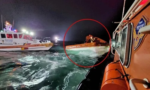 바람·파도 거센데…천리포 앞바다서 어선 전복돼 4명 실종