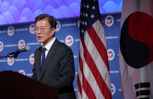 President Moon Jae-in his keynote address to the South Korea-US Business Summit in Washington DC on the evening of June 28. (Blue House photo pool)