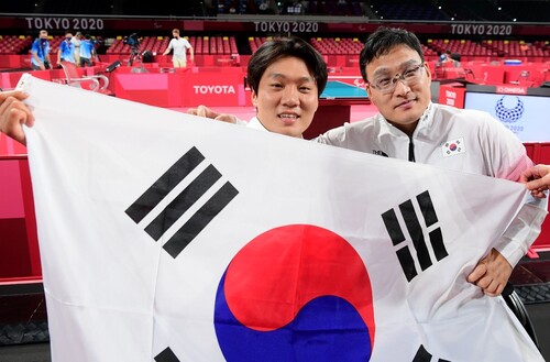 주영대(오른쪽)와 김현욱. 대한장애인체육회 제공