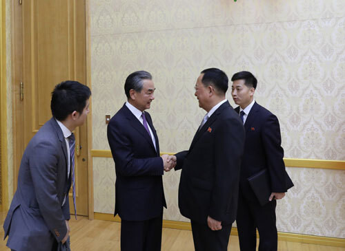 Chinese Foreign Minister Wang Yi and North Korean Foreign Minister Ri Yong-ho shake hands in Pyongyang on Sept. 2. (provided by the Chinese Foreign Ministry)