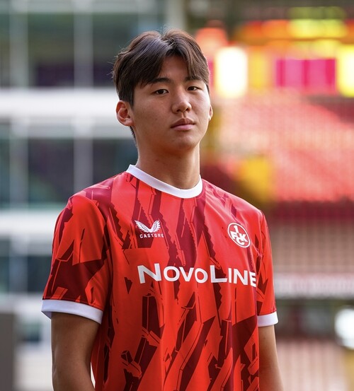Kim Ji -soo. Kaiser Slouthenian Social Network Service (SNS)