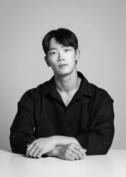 AI디자인학과 21학번 문승찬 학생은 국제광고 · 디자인 공모전 3관왕을 수상한 경험을 바탕으로 우리 사회에 실제 변화를 만들 수 있는 아이디어를 기획해보고 싶다는 포부를 전했다. 국민대 제공