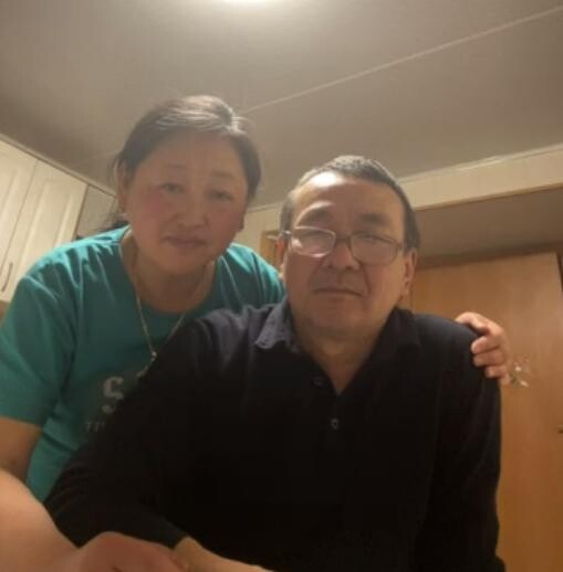 러시아에 있는 김옥사나씨의 아빠 김이고리(오른쪽)씨와 엄마 김주안나씨가 <한겨레21>과 화상 인터뷰를 하고 있다.
