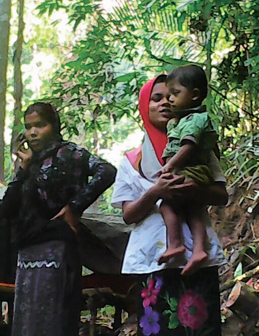 타이-말레이시아 국경 근처의 한 ‘정글캠프’ 내 로힝야 여성들과 아이. 지난 2년6개월 동안 로힝야 보트피플 대열에는 여성과 아이들도 꾸준히 증가해왔다. Bo Min Aung 제공