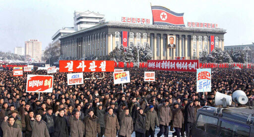000 people gather at Kim Il-sung Square in Pyongyang to demonstrate their intention to support the content of the joint New Year’s Day editorial