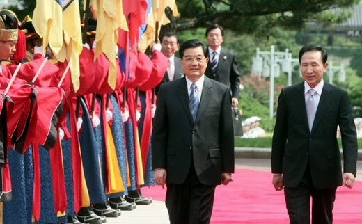 between President Lee Myung-bak  and Chinese President Hu Jintao. 