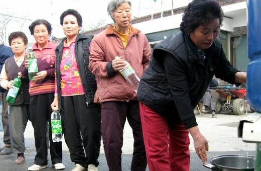  following a ban on local drinking water due to high levels of uranium. (Yonhap)