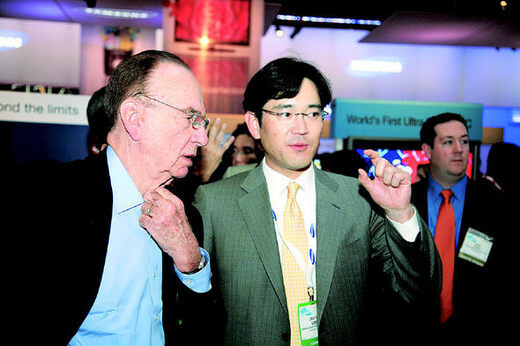  explaining Samsung's products to Rupert Murdoch