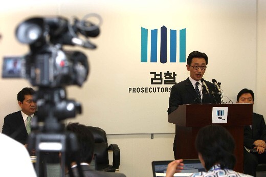  a vice chief of Seoul Central District Prosecutor’s Office announces the indictment of producers and writers associated with PD Notebook’s investigative episode on mad cow disease at their office located in Seoul’s Seocho district