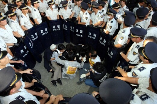  Sept 1. Police apprehended 16 individuals who participated in Samboilbae for Yongsan on Aug 31.