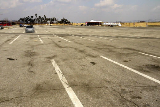 000 square meter parking lot in Imjingak