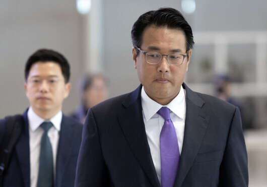 Kim Tae-hyo, the first deputy director of the National Security Office, leaves for the US from Incheon International Airport on April 11. (Yonhap)