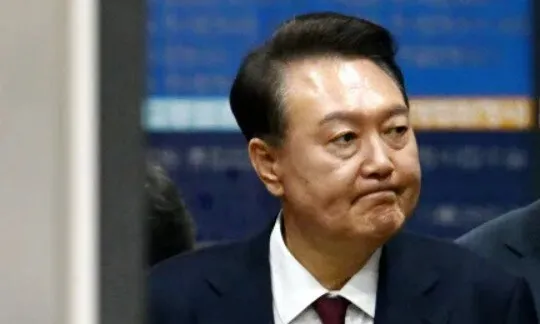 쫓기듯 안 나간다던 윤석열 탈당…‘참패 책임’ 독박 우려했나