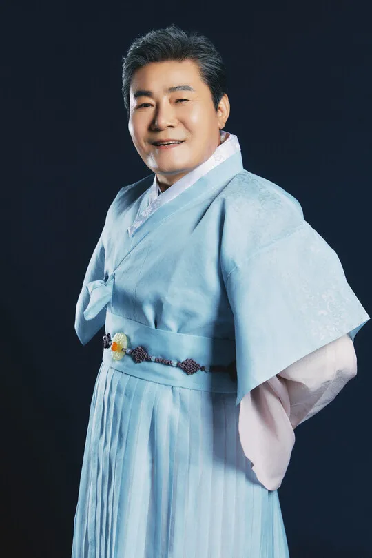 진성, 나훈아·심수봉 이은 ‘빅쇼’ 주자…설 안방 달군다
