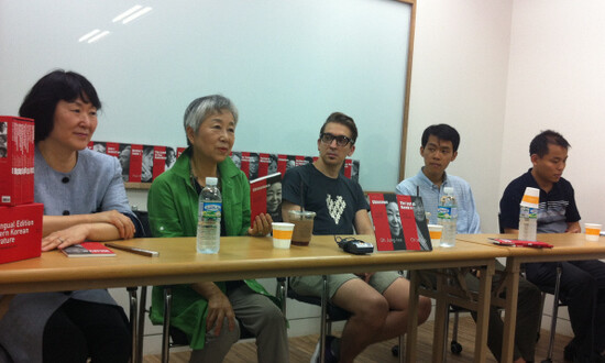  readers and the project manager of ‘Bi-lingual Edition: Modern Korean Literature’ at a press conference for the series’ release