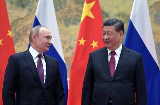 This undated file photo shows Russian President Vladimir Putin standing with Chinese leader Xi Jinping. (AFP/Yonhap News)