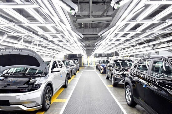 Ioniq 5 production line at Hyundai Motor’s factory in Ulsan (provided by Hyundai Motor)