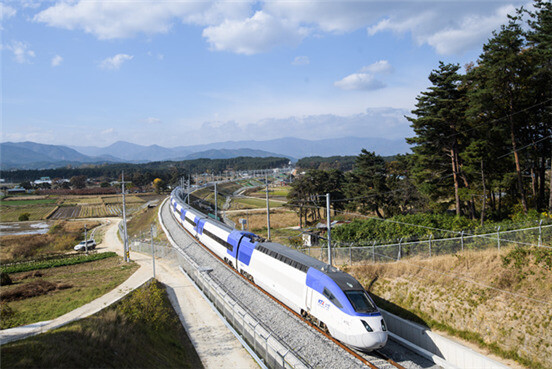 A KTX travels along the Gyeonggang Line (provided by KORAIL)