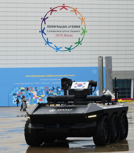 An unmanned security vehicle in operation on Nov. 24, the day before the 2019 South Korea-ASEAN special summit in Busan. (Blue House photo pool)