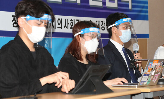 Members of the Young Doctors Emergency Action Committee hold a press conference at the Seoul Medical Association on Sept. 1. (Baek So-ah, staff photographer)