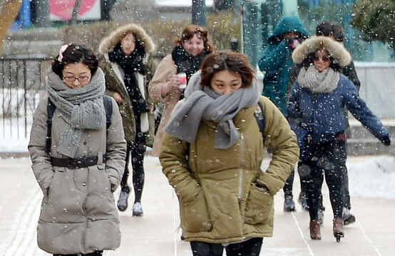 [날씨] ‘불청객’ 찬바람…낮부터 체감온도 ‘뚝’