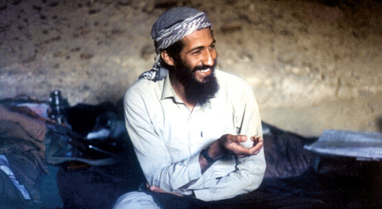 1988년 아프가니스탄에서 활동하던 당의 오사마 빈라덴. 잘랄라바드 인근 동굴에서 휴식을 취하고 있다.한겨레 자료