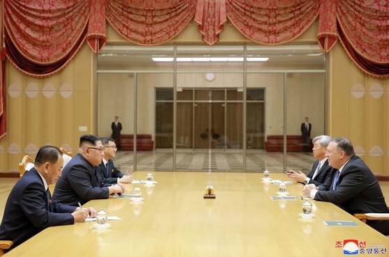 North Korean leader Kim Jong-un speaks with US Secretary of State Mike Pompeo and his aide on May 9 in Pyongyang. (Korean Central News Agency/Yonhap News)
