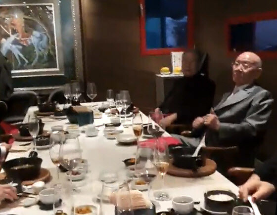 Chun Doo-hwan at a restaurant in Seoul’s Gangnam District on Dec. 12. (provided by Justice Party deputy leader Im Han-sol)