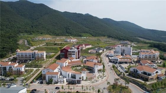 충북 괴산에 있는 자연드림파크 전경. 아이쿱생협 제공.