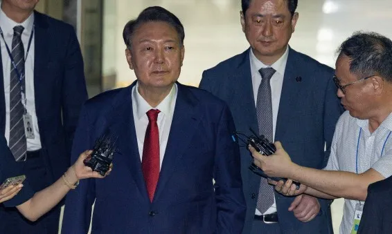 윤석열, 스스로 ‘왕’이라 착각한 머슴의 몰락…제왕적 대통령제 끝내려면