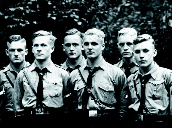 이승만 시대 학도호국단의 모델이기도 한 히틀러청소년단은 충실한 총알받이를 어릴 때부터 키우는 사회화 조직이었다. 이를 통해 노동계급 출신의 청소년에게 출세의 기회를 미끼로 던지기도 했다. 한겨레 자료