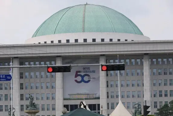 [Column] Korea’s ‘republic of lawyers’ is only making things worse