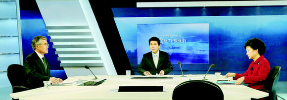  broadcast from KBS studios in Seoul’s Yeouido neighborhood on Dec. 16. (photo pool) 